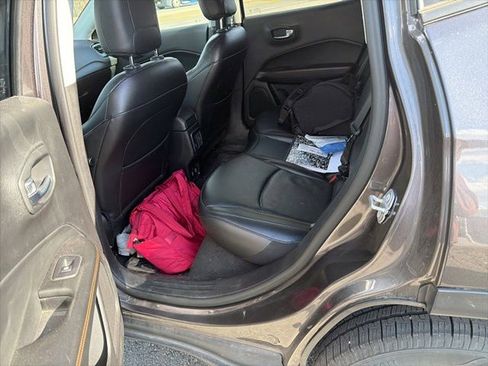Used 2019 Jeep Compass Limited AWD/4WD image 2