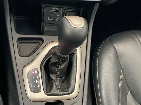 Used 2016 Jeep Cherokee Limited FWD image 19