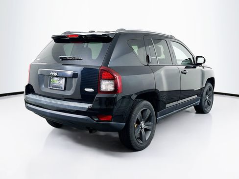 Used 2017 Jeep Compass Latitude FWD image 9