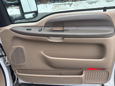 Used 2003 Ford F350 XLT image 22