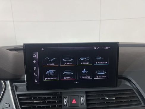 Used 2023 Audi Q5 2.0T Premium w/ Convenience Package image 24