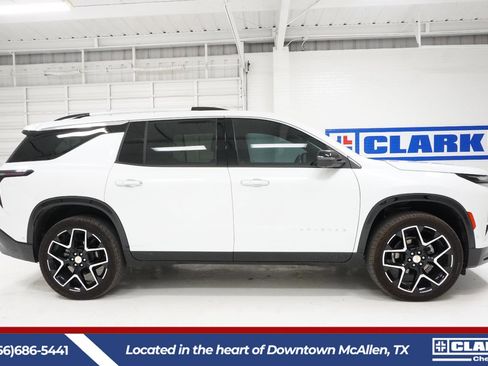 Used 2025 Chevrolet Traverse High Country image 4