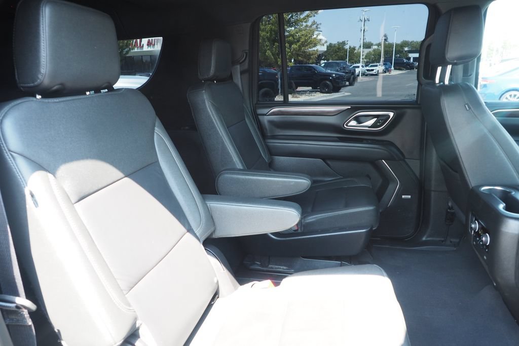 Used 2024 Chevrolet Suburban Z71 w/ Luxury Package AWD/4WD image 19