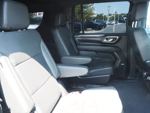 Used 2024 Chevrolet Suburban Z71 w/ Luxury Package AWD/4WD image 19