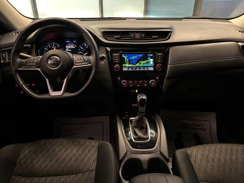 Used 2019 Nissan Rogue SV w/ Premium Package AWD/4WD image 9
