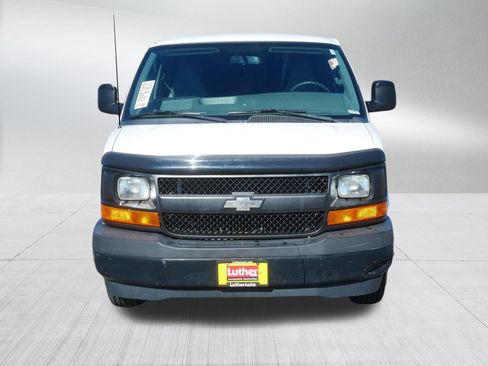 Used 2017 Chevrolet Express 2500 RWD image 2