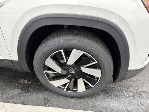 New 2026 Volkswagen Atlas Cross Sport SE AWD/4WD image 8