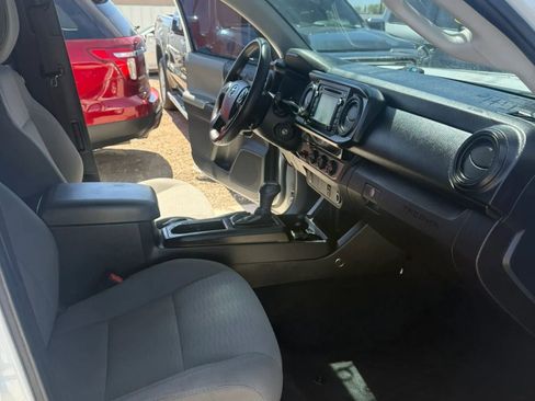 Used 2018 Toyota Tacoma SR image 9