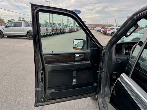 Used 2017 Lincoln Navigator Reserve AWD/4WD image 14