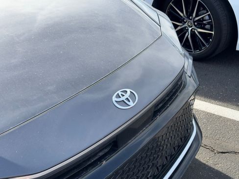 Used 2023 Toyota Crown XLE image 5