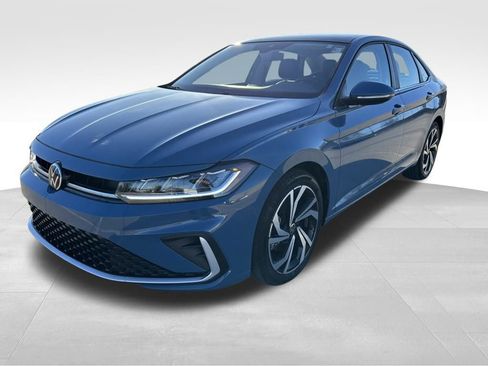 Used 2025 Volkswagen Jetta SEL image 3