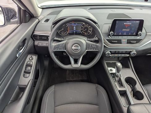 Used 2025 Nissan Altima 2.5 SV FWD image 28