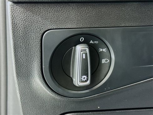 Used 2023 Volkswagen Tiguan SE image 10