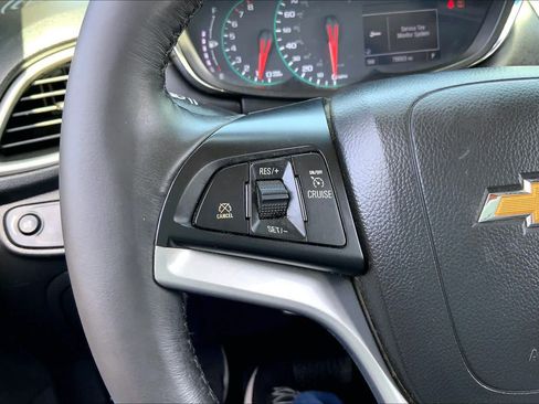 Used 2017 Chevrolet Trax LT w/ LT Convenience Package FWD image 24