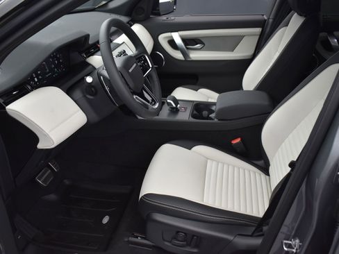 New 2024 Land Rover Discovery Sport Dynamic SE image 5