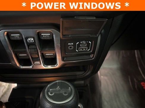 Used 2018 Jeep Wrangler Unlimited Sahara image 14