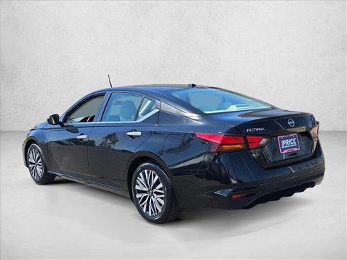 Used 2024 Nissan Altima 2.5 SV FWD image 7