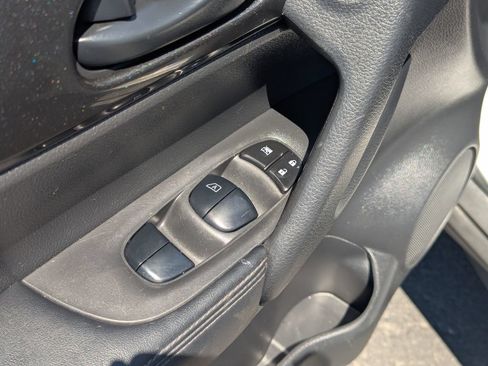 Used 2019 Nissan Rogue S FWD image 23