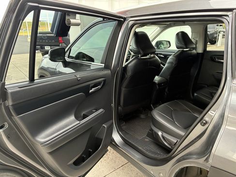 Used 2023 Toyota Highlander XLE AWD/4WD image 20
