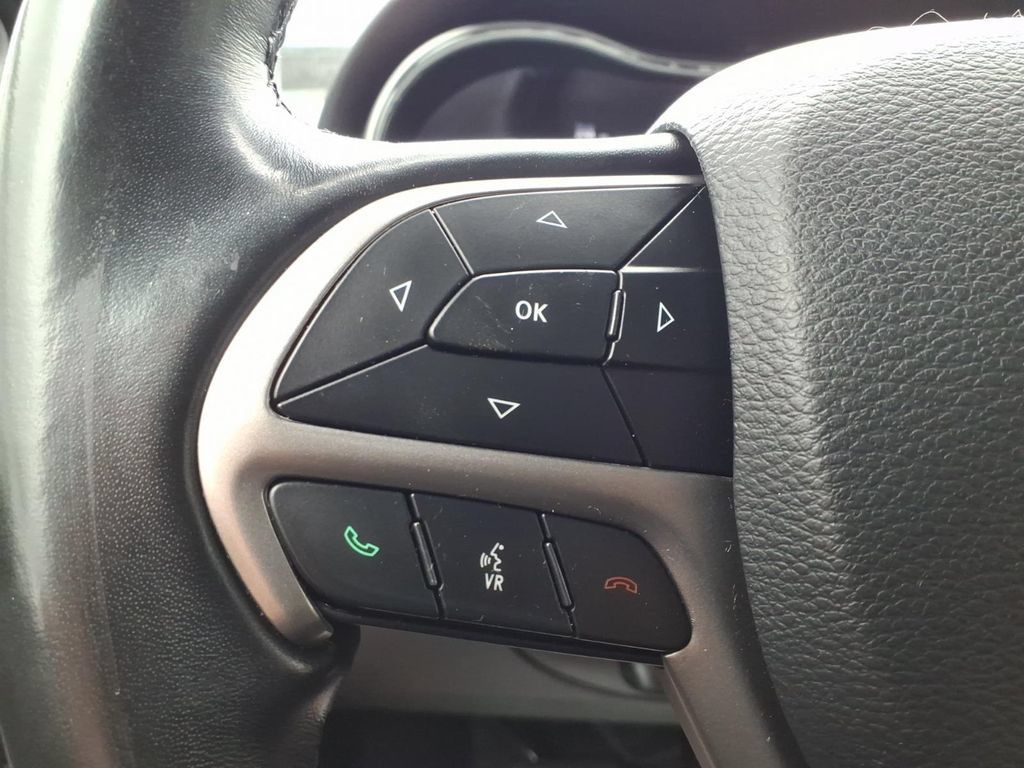 Used 2019 Jeep Grand Cherokee Limited AWD/4WD image 16
