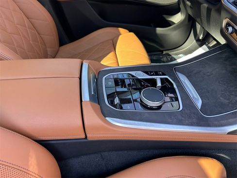 Used 2023 BMW X7 xDrive40i w/ Premium Package image 29