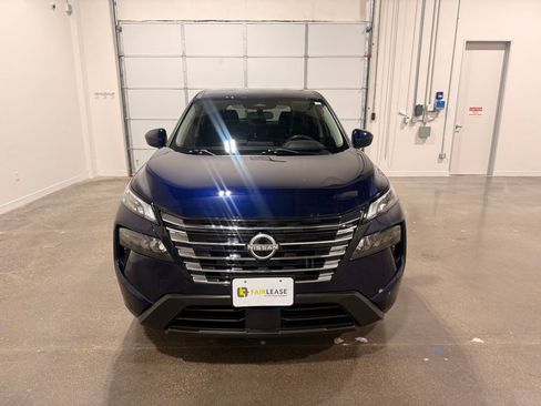 Used 2024 Nissan Rogue SV FWD image 2