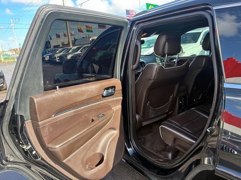 Used 2019 Jeep Grand Cherokee Overland RWD image 8