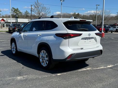 New 2026 Toyota Highlander Limited AWD/4WD image 3