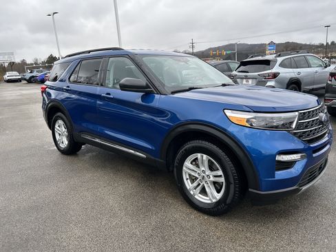 Used 2022 Ford Explorer XLT w/ Equipment Group 202A image 2
