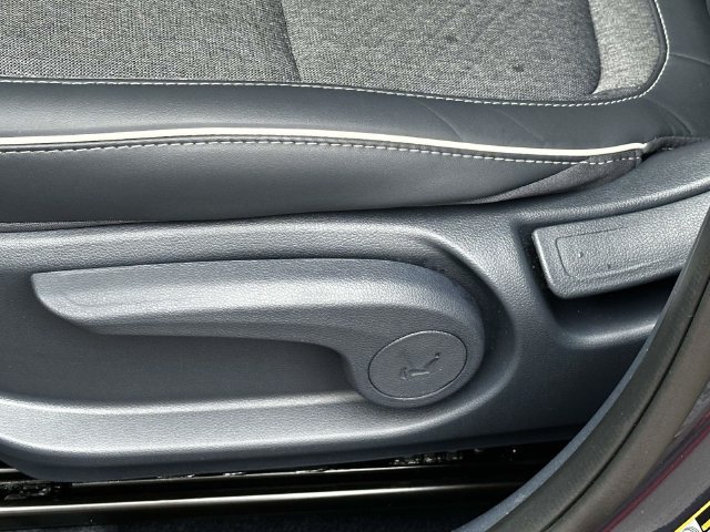 Used 2025 Hyundai Venue Limited FWD image 16