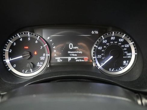 Used 2024 Toyota Highlander LE FWD image 4