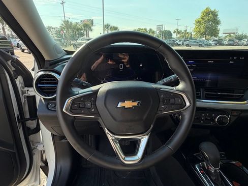Used 2025 Chevrolet Trax LT w/ Driver Confidence Package FWD image 14