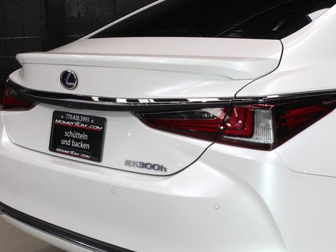 Used 2022 Lexus ES 300h Ultra Luxury w/ Accessory Package 2 FWD image 14
