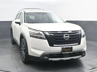 Used 2023 Nissan Pathfinder Platinum w/ Black Appearance Package AWD/4WD video 1