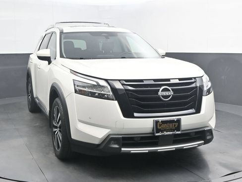 Used 2023 Nissan Pathfinder Platinum w/ Black Appearance Package AWD/4WD image 1