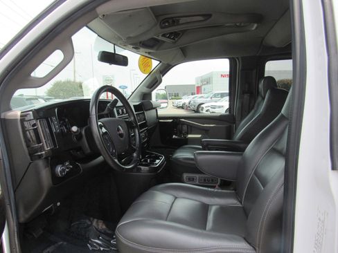 Used 2018 GMC Savana 2500 Extended w/ Enhanced Convenience Package image 22