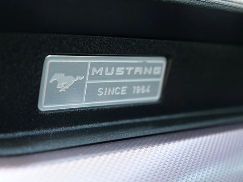 Used 2017 Ford Mustang Coupe RWD image 19