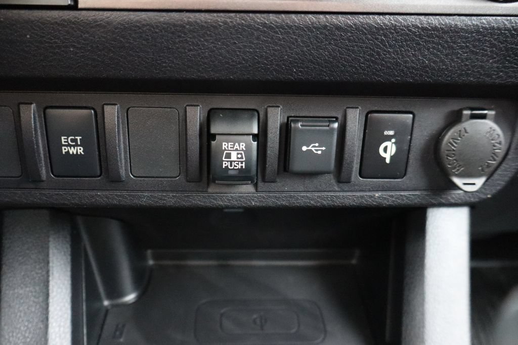 Used 2020 Toyota Tacoma TRD Off-Road AWD/4WD image 16