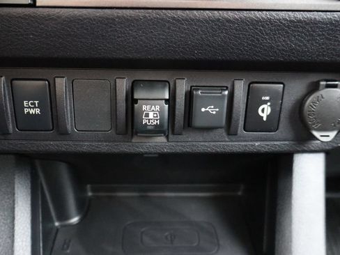 Used 2020 Toyota Tacoma TRD Off-Road AWD/4WD image 16