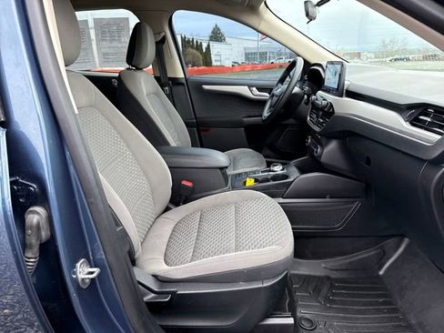 Used 2020 Ford Escape SE image 9