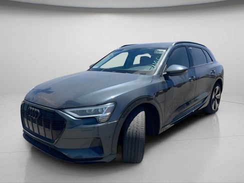 Used 2022 Audi e-tron Premium Plus w/ Premium Plus Package AWD/4WD image 16