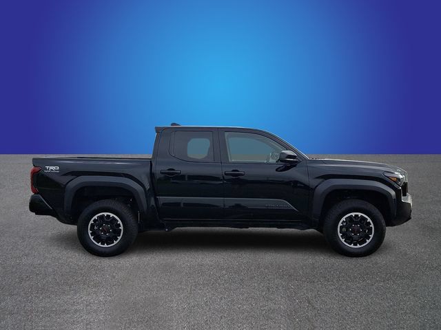 Used 2025 Toyota Tacoma TRD Off-Road AWD/4WD image 4