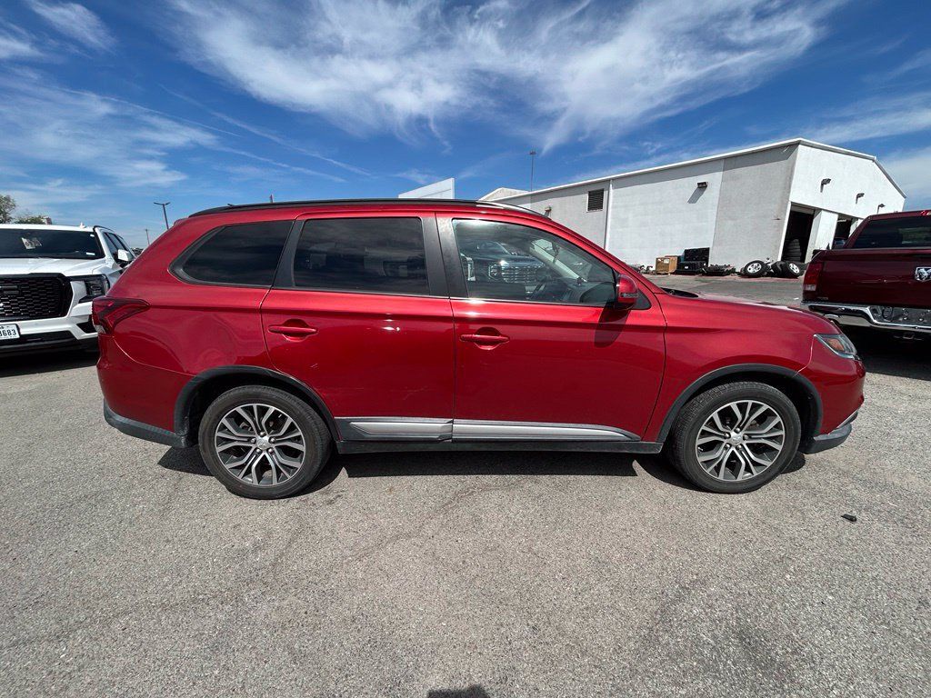 Used 2016 Mitsubishi Outlander FWD image 4