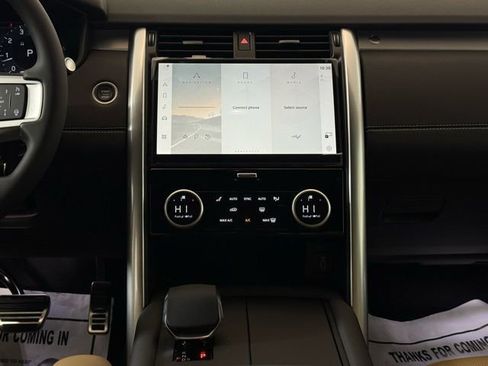 New 2026 Land Rover Discovery Dynamic SE image 22