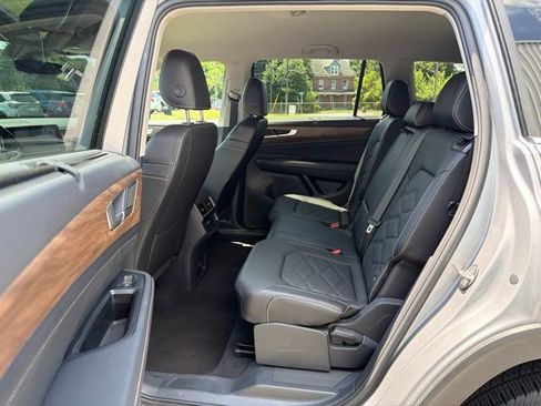 Used 2025 Volkswagen Atlas SE FWD image 15
