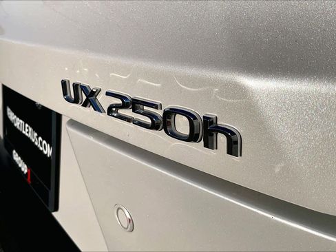 Used 2023 Lexus UX 250h FWD image 9