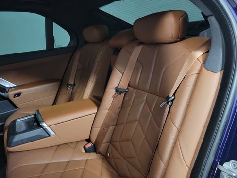 Used 2023 BMW 740i RWD image 15