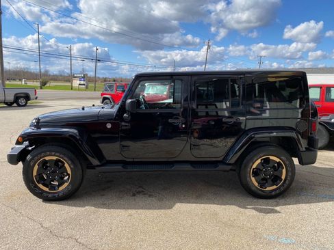 Used 2014 Jeep Wrangler Unlimited Sahara image 3