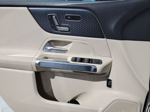 New 2025 Mercedes-Benz GLB 250 image 15