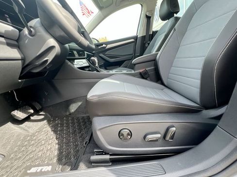 New 2025 Volkswagen Jetta SE image 12